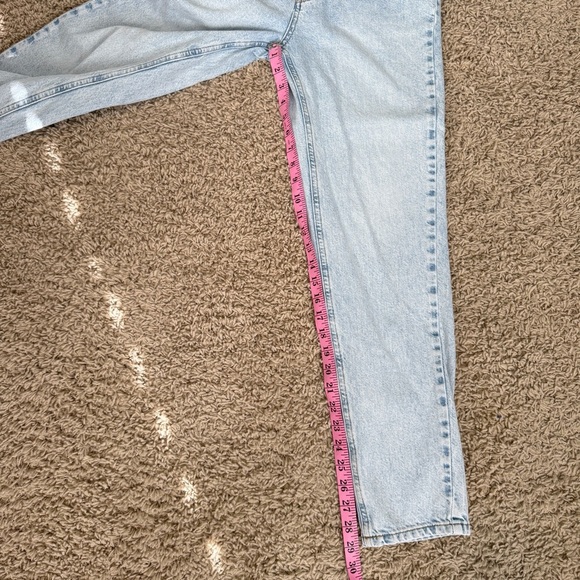 Urban Outfitters BDG Light Wash High-Rise Mom Jeans - Picture 10 of 10
